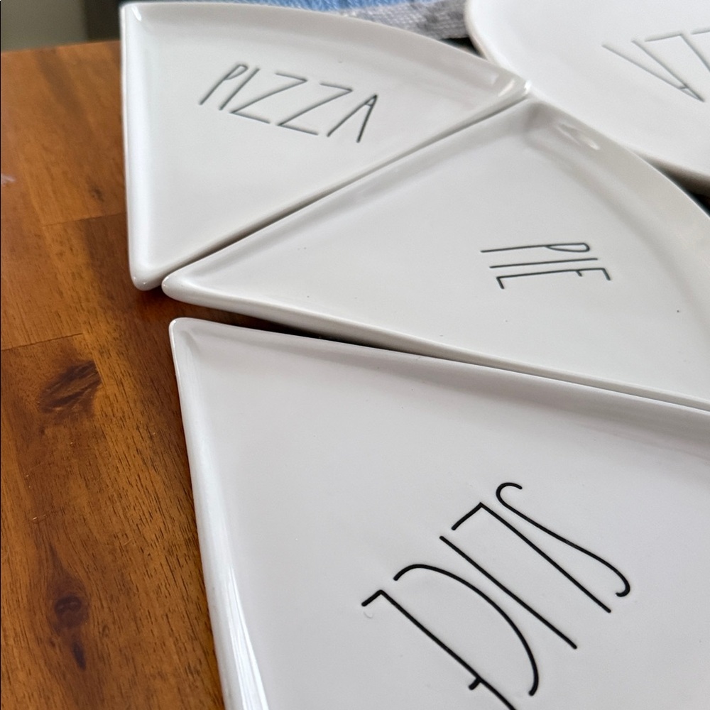 Rae Dunn White Pizza Plate and Cutter Set - Picture 4 of 4